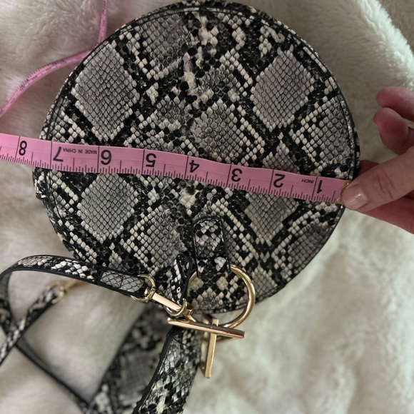 EUC Madison West Snakeskin Crossbody Bag. Round. Wristlet. Black, grey. - Picture 9 of 10